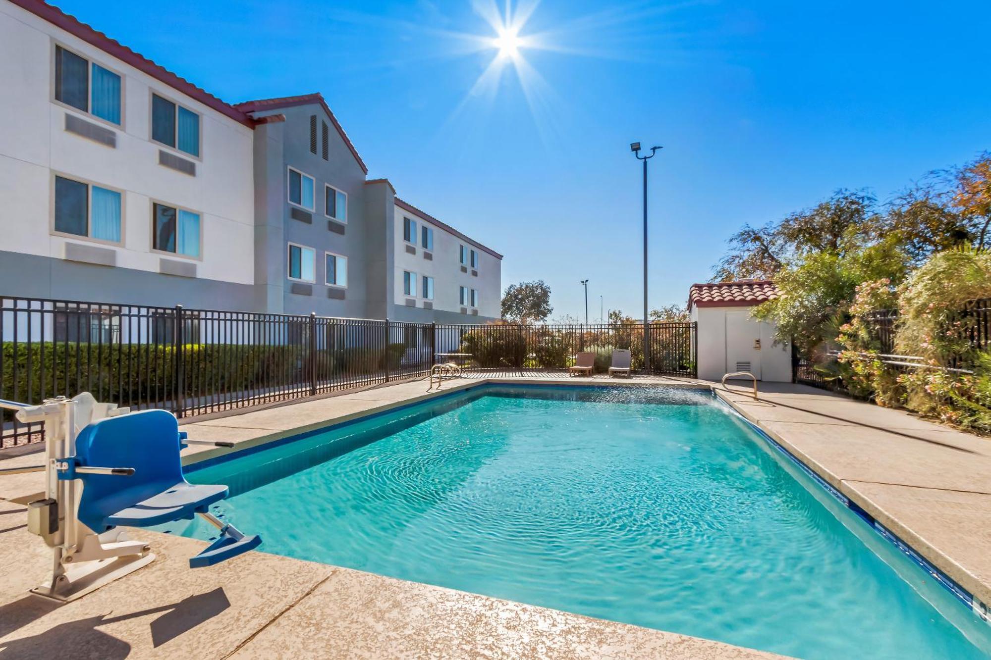 Red Roof Inn Phoenix North - I-17 At Bell Rd Ngoại thất bức ảnh